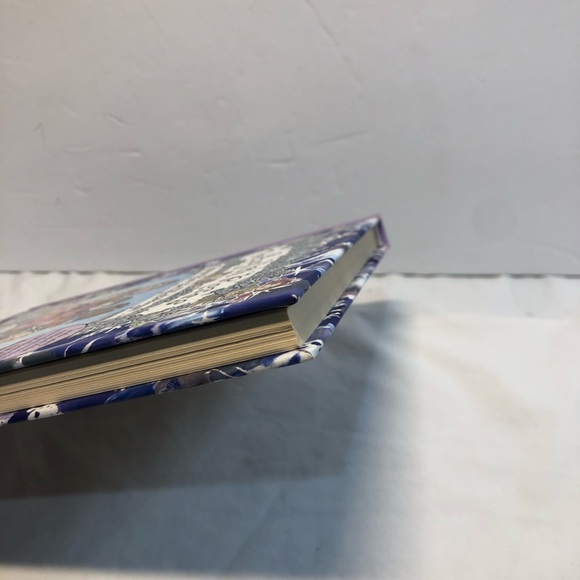 The English Roses Horray For the Holidays Book by Madonna Hardcover - Picture 2 of 7